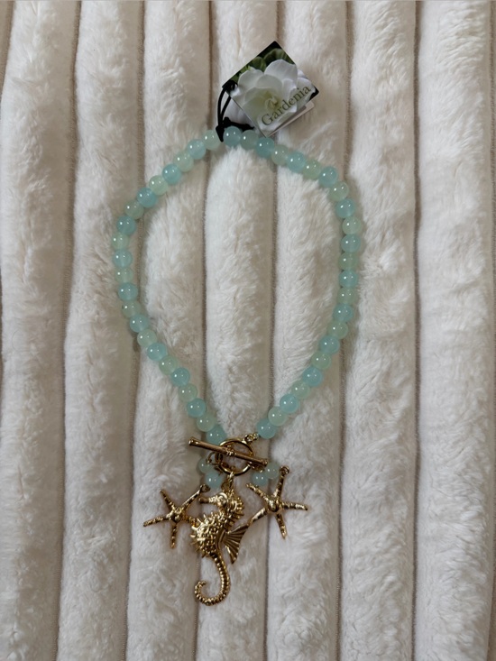Dos Gardenias Jewelry - Gardenia High quality crystals /Gold Seahorse Pendant Beaded Necklace - Seafoam